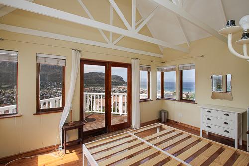 5 Bedroom Property for Sale in Fish Hoek Western Cape